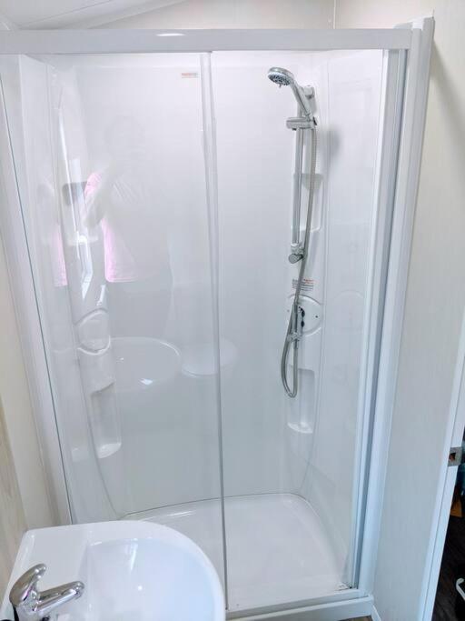 Large 4 Person Couples And Family Caravan In Newquay Bay Resort Exterior foto