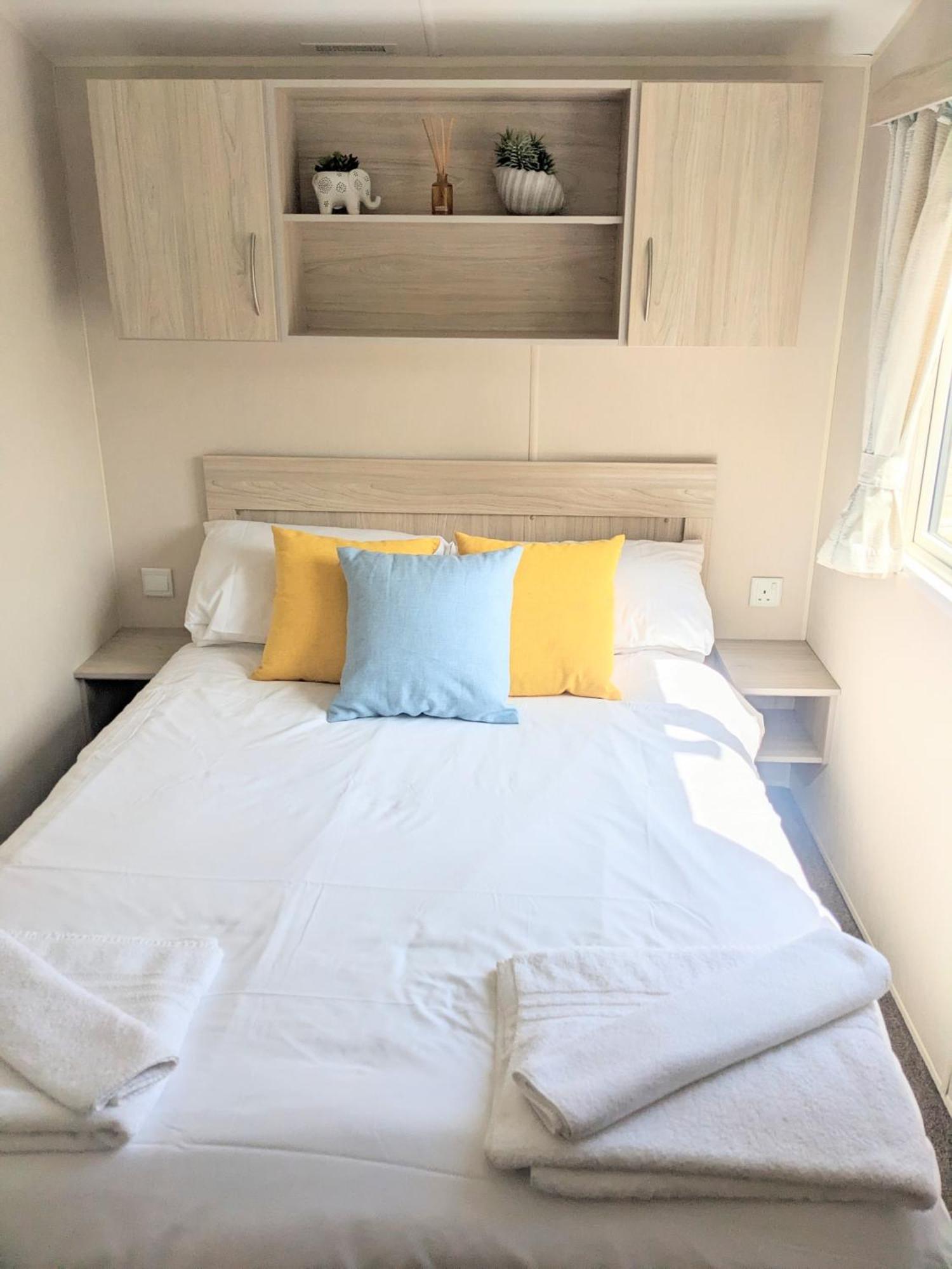Large 4 Person Couples And Family Caravan In Newquay Bay Resort Exterior foto